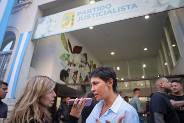 Mayra se fue antes de que hable Kicillof y dijo que el peronismo es “la salida para devolver la dignidad”