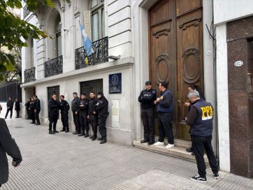 Marcha de intendentes con puertas cerradas: no aceptaron documentos para Pettovello