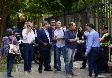 El peronismo bonaerense clama por las PASO mientras bajan las acciones de las re re
