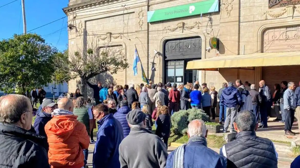 Banco Provincia cerró una sucursal en el interior y hubo una fuerte protesta vecinal