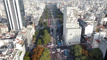 Marcha por la salud: una multitud marchó a Plaza de Mayo en reclamo por fondos