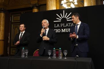 Todos enojados: avispero revuelto en La Plata por las designaciones de Alak