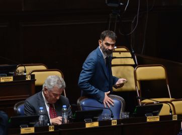 Enroque libertario trabado: Romo sigue como presidente de bloque y Osaba espera