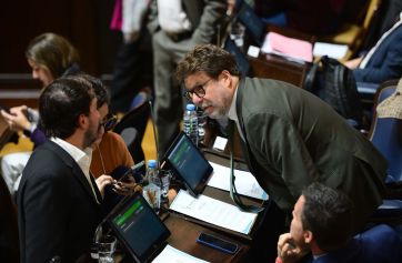 Piña va, piña viene: por los fondos para intendentes se tiraron con de todo