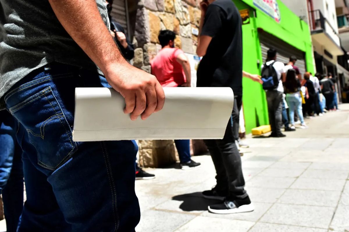 El trabajo en blanco se desplomó en casi 41 mil puestos en un año