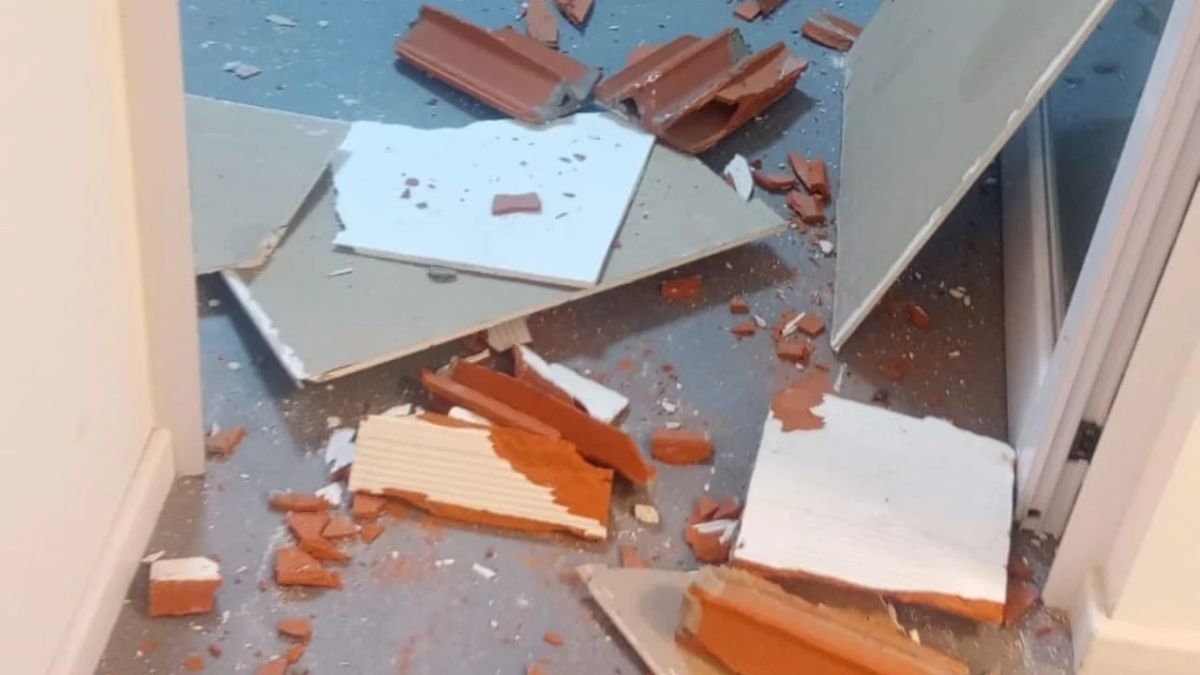 La obra que sí avanzó: se cayó el techo de una dependencia municipal y hubo un herido