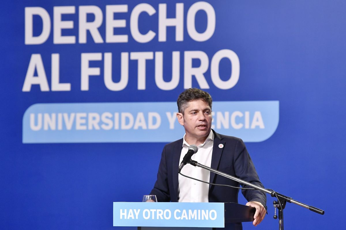 Axel Kicillof se hace camino al andar en medio de cuestionamientos