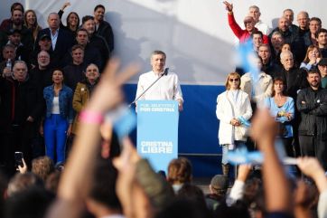 Kicillof esquiva a Cristina con un peronismo hundido en sus demonios internos