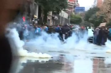 Represión en los alrededores del Congreso durante el debate por la Ley de Tierras