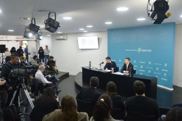 Kicillof puso en la mira a las billeteras virtuales, culpó a Milei y tomará medidas