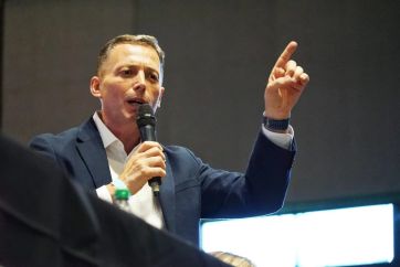 Un intendente fue a la Justicia por la privatización de AySA