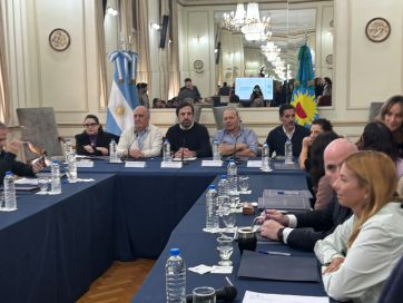 Kreplak defendió los proyectos de salud, respondió sobre el IOMA y apuntó al PAMI