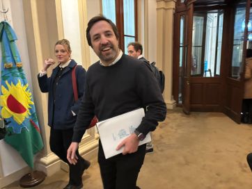 Kreplak llegó al Senado para defender los proyectos de Salud y responder a la oposición
