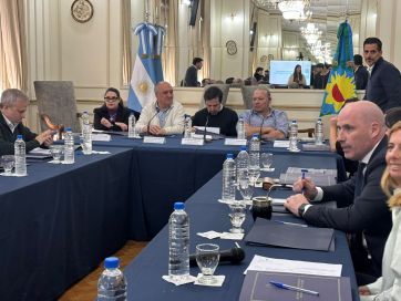 Kreplak llegó al Senado para defender los proyectos de Salud y responder a la oposición