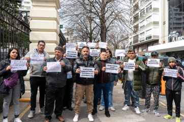 Envalentonada, la oposición apura a Alonso para que también vaya al Senado