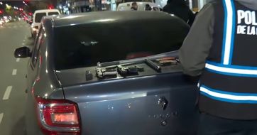 Detuvieron a un dirigente de la UOM con dos pistolas, cuchillos y un bate en un auto