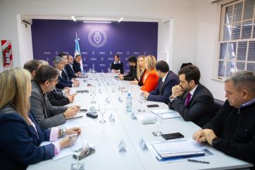 Memes, cruces y polémicas: la semana política en redes