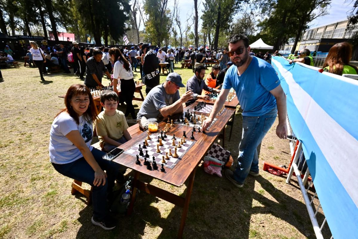 Todo el color en la previa del acto de Kicillof en Avellaneda