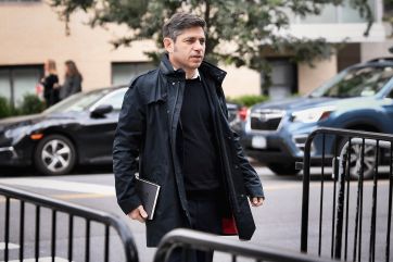 Kicillof busca seducir al poder económico con una sombra que lo persigue