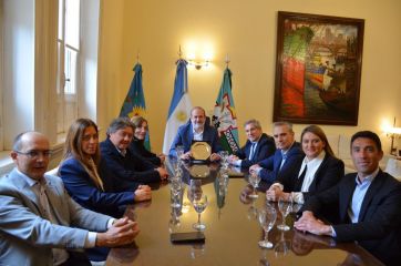Una mesa sin fronteras partidarias juntó a intendentes y senadores con agenda productiva
