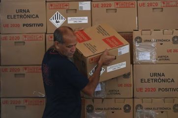 Flávio Bolsonaro lidera el escrutinio parcial en Brasil, con más del 50% de los votos y ventaja sobre Lula