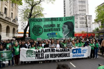 ATE moviliza a la Legislatura con un mensaje hacia el otro lado de la plaza