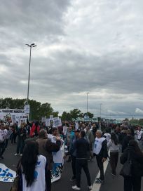 Corte en la Autopista Buenos Aires-La Plata: municipales salieron a la ruta contra los bajos salarios