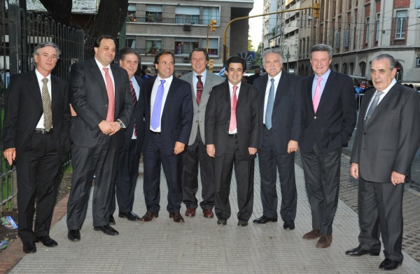 Equipo completo en el cierre de CFK