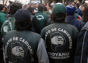 El freno económico y los conflictos políticos