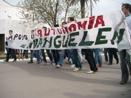 Quequén y Huanguelén, movilizados en Ruta 2