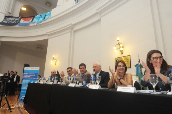 Mariotto y periodistas perseguidos por Clarín