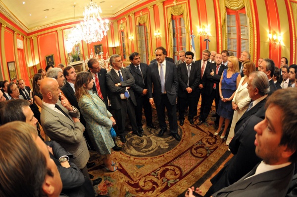 Asamblea: mesurado, Scioli pidió por la copa