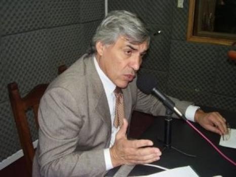 Atacaron vehículos y la casa de Alegre