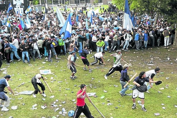 La Uocra y La Cámpora, a los palos
