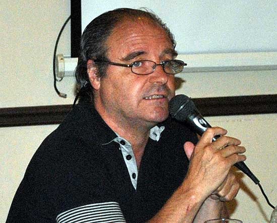 Gremio docente pernocta en Educación