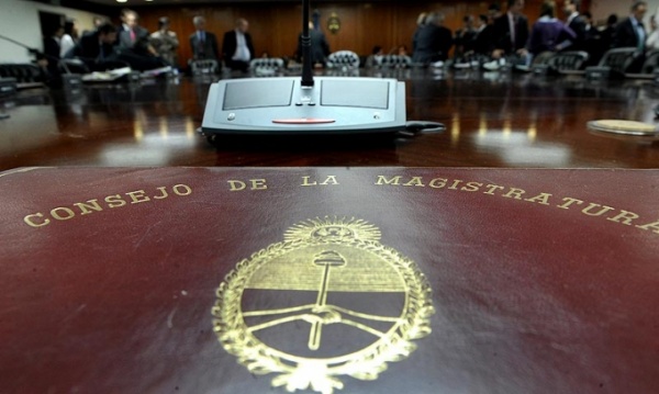 La oposición busca su lista de consejeros