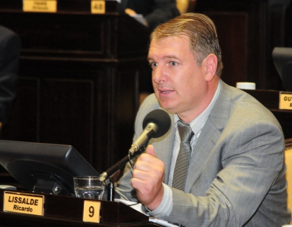 Diputado denunció uso de cartel para cucha