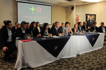 Obras y cargos destrabarían el voto massista
