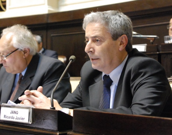 Radicales de Massa celebran la línea interna