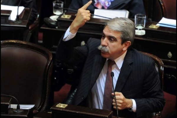 Aníbal ninguneó a Massa y lo trató de traidor
