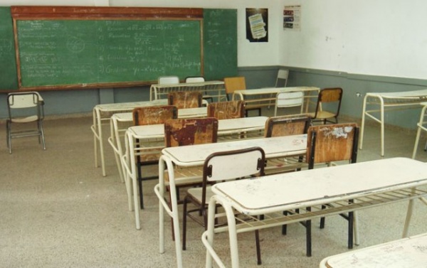 Docentes: la Defensoría presentó el amparo