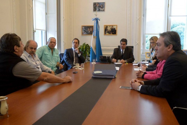 Gestamp Vs. Smata: Scioli junto a Capitanich