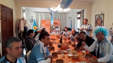 Mundial: la fiesta de Aparicio en su despacho
