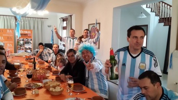 Mundial: la fiesta de Aparicio en su despacho