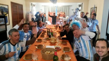 Mundial: la fiesta de Aparicio en su despacho