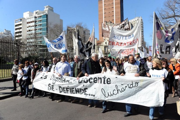 Educación: gremios a la espera de Provincia