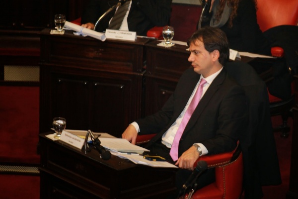 En jornada, massista recibe a funcionario K