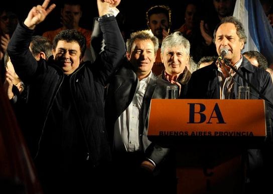 “La Ola Naranja” le pega a De la Torre