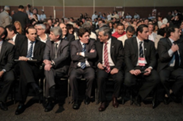 Presidenciables en Congreso sobre Municipios