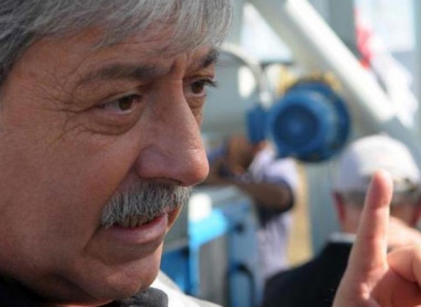 Un sector del campo marchó y el otro miró